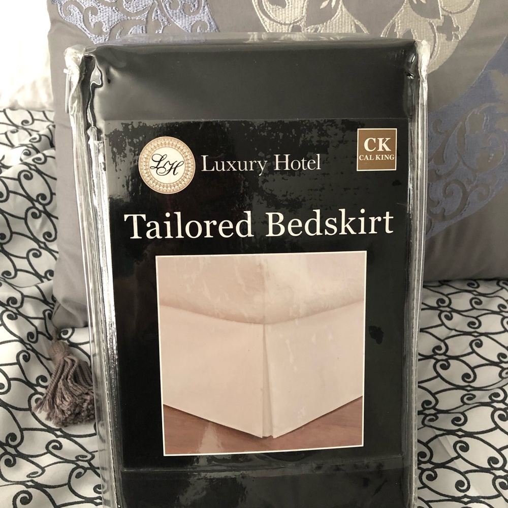 New Cal King Bedskirt 🛏